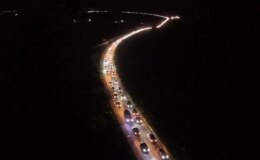 Kemikli rampalarında bayram dönüşü yoğunluğu gece de sürdü