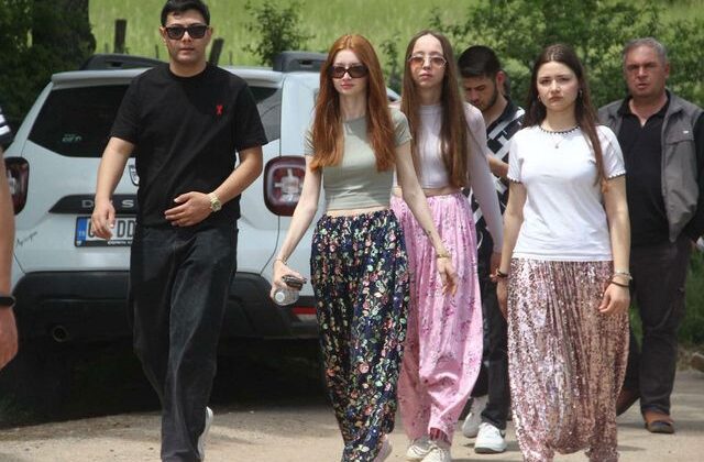 Eş adaylarını bulabilmek için 1,5 kilometrelik sokakta gün boyu volta attılar