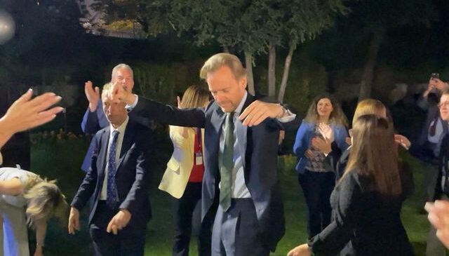 Diplomasi Erik Dalı’nın ritmine kapıldı! Belçikalı büyükelçi oynadı, Fransa’dan meydan okuma geldi