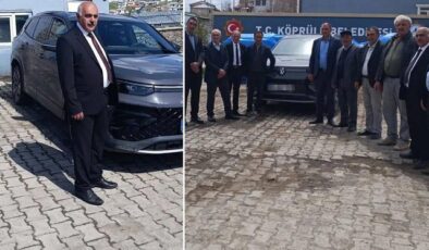 Belediye binası önünde “makam aracı” pozu