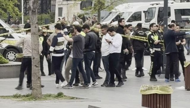 Beşiktaş İskelesi önünde bıçaklı kavga: 3 yaralı