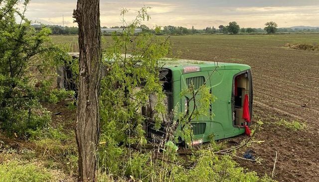 Çanakkale’de otobüs devrildi; yaralılar var