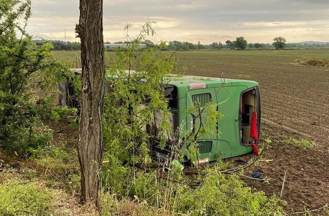 Çanakkale’de otobüs devrildi; yaralılar var