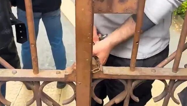 Bilgi Üniversitesi’nin kapısına kilit vuruldu! Öğrenciler ayaklandı