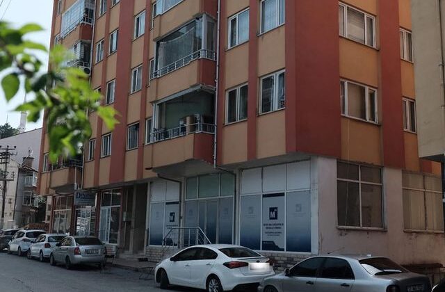 Bir ilimiz bu olayı konuşuyor: Genç kız, hocasının elinden kurtulmak için balkondan çıplak atladı