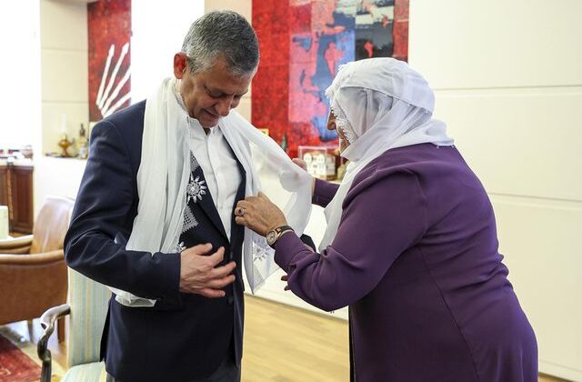 Barış Anneleri CHP’yi ziyaret etti