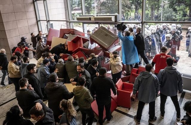 CHP Genel Merkezi arbede sonrası savaş alanına döndü
