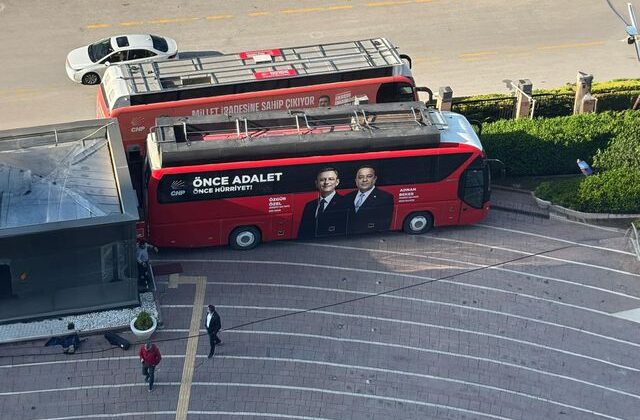 CHP Genel Merkezi’nde tarihe geçen fotoğraf