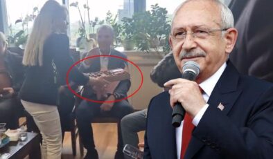 CHP Genel Merkezi’ne giren Kılıçdaroğlu’nun ekibi çikolata dağıttı