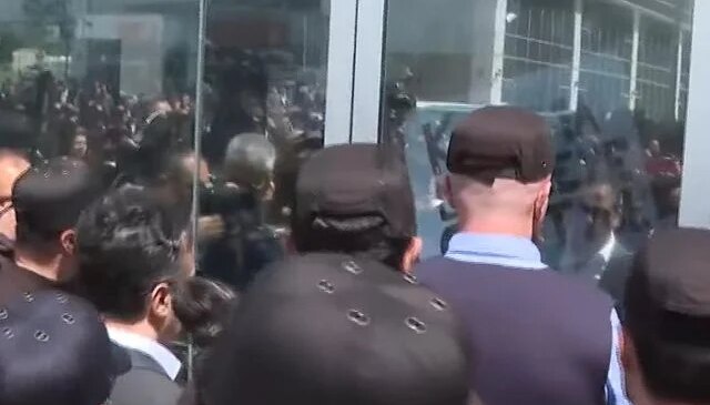 CHP Genel Merkezi’nin tahliyesi için polisler harekete geçti