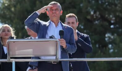 “Bundan sonra meydanlardayız” diyen Özgür Özel ilk mitingini İzmir’de yapıyor
