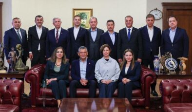 CHP’li büyükşehir belediye başkanları 45 gün içinde olağanüstü Kurultay istedi