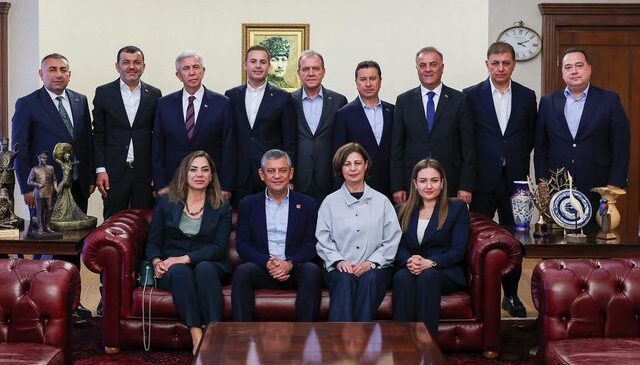 CHP’li büyükşehir belediye başkanları 45 gün içinde olağanüstü Kurultay istedi