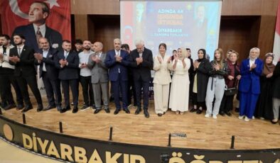 CHP ve YRP’den ayrılan 100 kişi AK Parti’ye katıldı