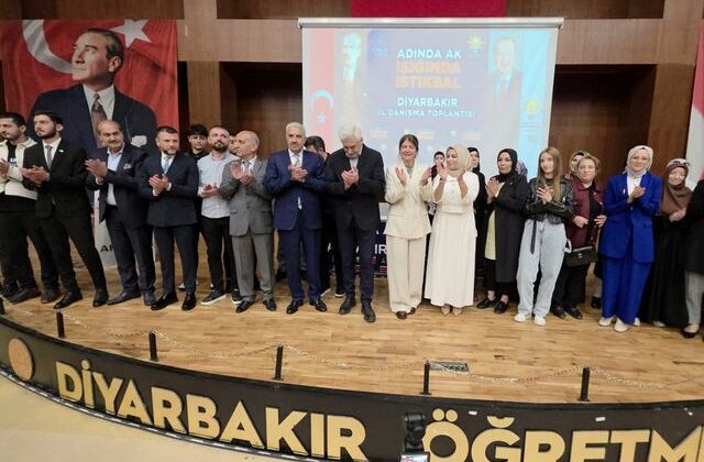 CHP ve YRP’den ayrılan 100 kişi AK Parti’ye katıldı