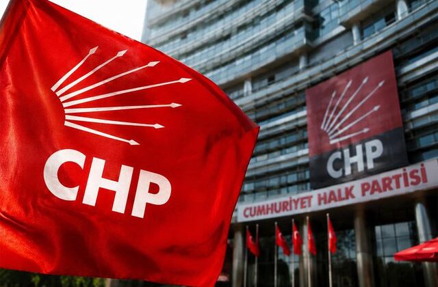 CHP’de yargı krizi derinleşiyor: 221 eski milletvekilinden kurultay çağrısı