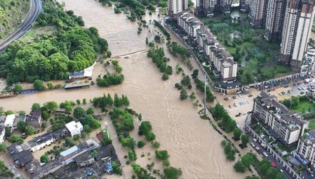 Çin’de şiddetli yağışların yol açtığı sellerde 21 kişi hayatını kaybetti