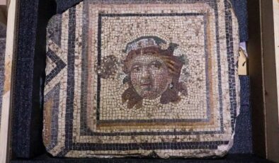 Zeugma’nın Çingene Kızı Mozaiğinin 13. kayıp parçası ABD’den Türkiye’ye getirildi