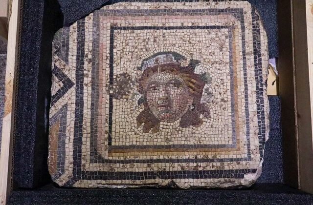 Zeugma’nın Çingene Kızı Mozaiğinin 13. kayıp parçası ABD’den Türkiye’ye getirildi