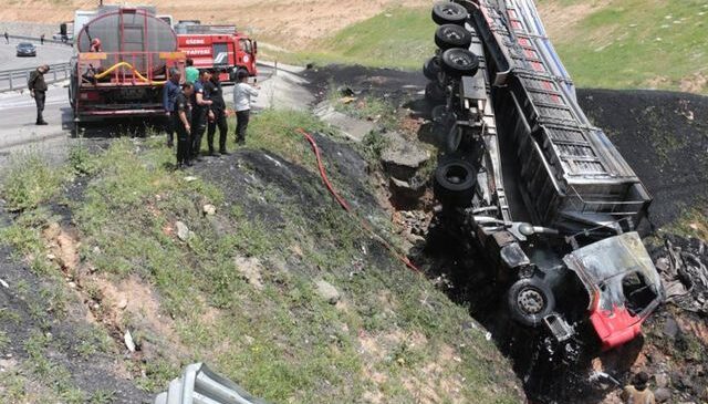 Tır alev alev yandı, sürücü feci şekilde can verdi