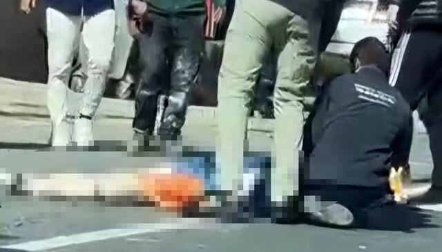 Sakarya’da çöp kamyonunun çarptığı yaya öldü; kaza kamerada