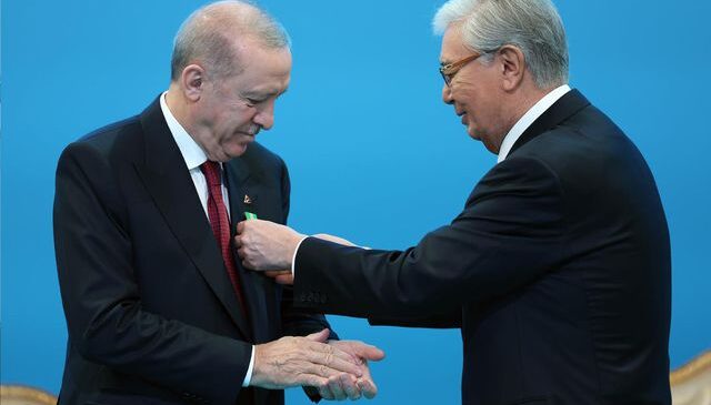 Hoca Ahmet Yesevi Nişanı ilk kez Cumhurbaşkanı Erdoğan’a takdim edildi