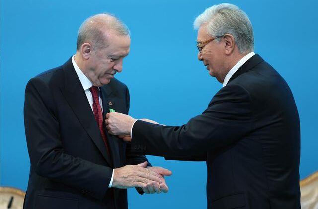 Hoca Ahmet Yesevi Nişanı ilk kez Cumhurbaşkanı Erdoğan’a takdim edildi