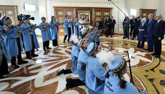 Cumhurbaşkanı Erdoğan Kazakistan’da “Dombra” ile karşılandı