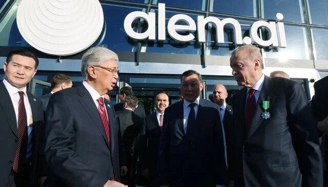 Erdoğan ve Tokayev, Alem.AI Yapay Zeka Merkezi’ni ziyaret etti