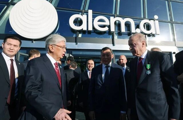 Erdoğan ve Tokayev, Alem.AI Yapay Zeka Merkezi’ni ziyaret etti