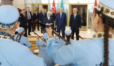Cumhurbaşkanı Erdoğan Kazakistan’da! Resmi törenle karşılandı