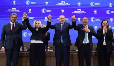 Cumhurbaşkanı Erdoğan yeni geçişlerin sinyalini verdi: Aramıza katılacak arkadaşlar olabilir