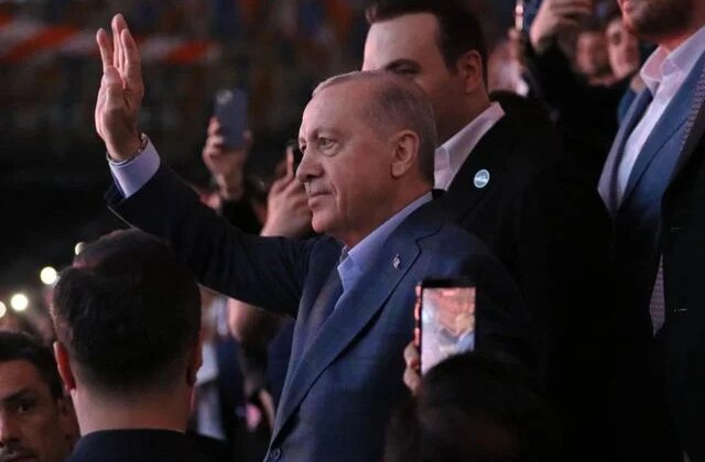 Cumhurbaşkanı Erdoğan’dan gençlere: Sizi kirli emelleri için kullanmak isteyenlere müsaade etmeyin