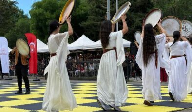 Diyarbakır’da 19 Mayıs, erbane ve Kürtçe müziklerle kutlandı