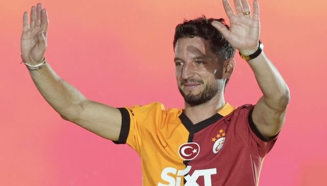 Dries Mertens yuvaya döndü