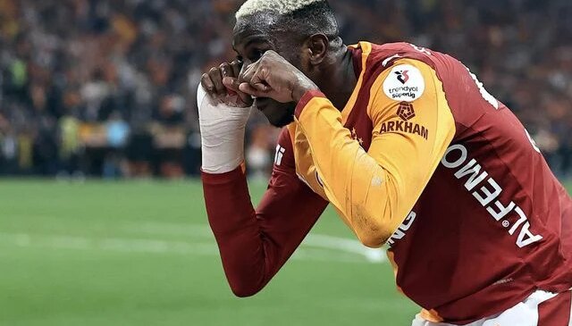 Dünyaca ünlü eski futbolcudan Osimhen çağrısı: Manchester United’a gelirse mutlu ulurum