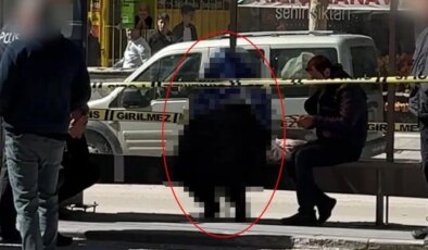 Ekmek almaya çıktı, durakta oturur vaziyette ölü bulundu