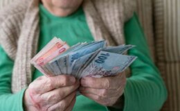 Emeklilerin beklediği tarih açıklandı! Maaş ve ikramiyeler hesaplara yatıyor