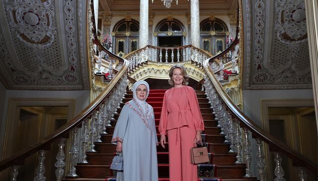 Emine Erdoğan, Belçika Kraliçesi Mathilde’ye Türk kültürünü tanıttı