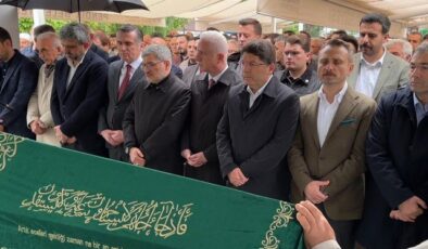 Eski Adalet Bakanı Tunç’un kayınpederi son yolculuğuna uğurlandı