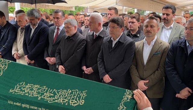 Eski Adalet Bakanı Tunç’un kayınpederi son yolculuğuna uğurlandı