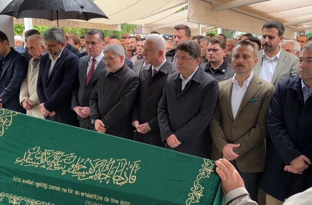 Eski Adalet Bakanı Tunç’un kayınpederi son yolculuğuna uğurlandı