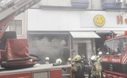 Fatih’te marketin deposunda yangın çıktı, binada mahsur kalanlar kurtarıldı