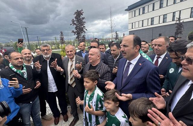 Final maçına çıkacak olan Konyaspor, Antalya’ya dualarla uğurlandı