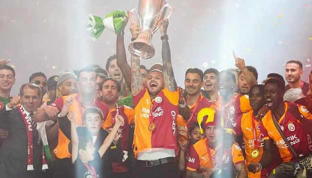 Galatasaray 26. şampiyonluğunu kutluyor! Sarı-kırmızılılar kupasını kaldırdı