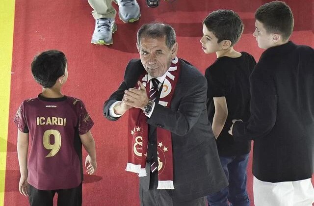 Galatasaray’ın şampiyonluk kutlamalarında Erden Timur sürprizi