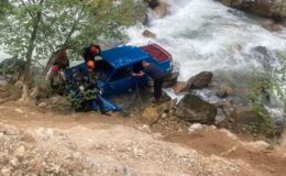 Otomobil dereye düştü; karı-koca öldü