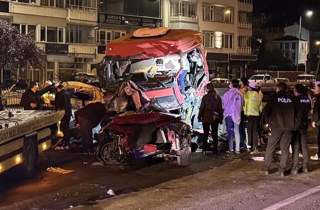 5 kişinin öldüğü kazadan kahreden detaylar! Bir aile yok oldu