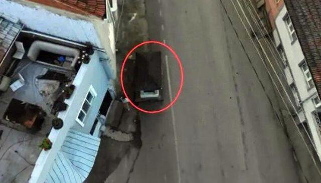 Mahalleyi üçe bölen gizemli mezar! Muhtar, bakanlığa başvuru yaptı