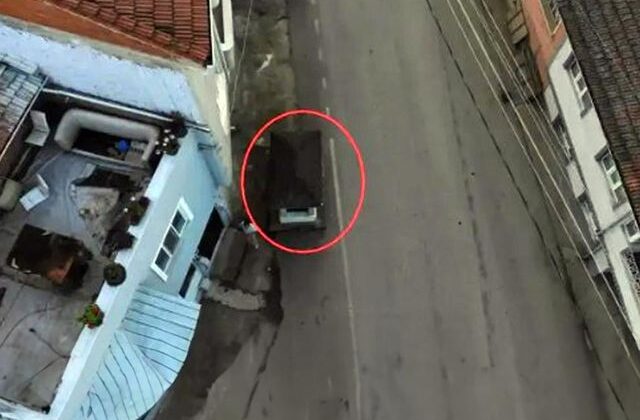 Mahalleyi üçe bölen gizemli mezar! Muhtar, bakanlığa başvuru yaptı